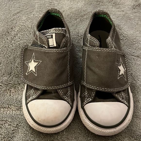 EUC Grey Kids Converse size 8 - Picture 1 of 4